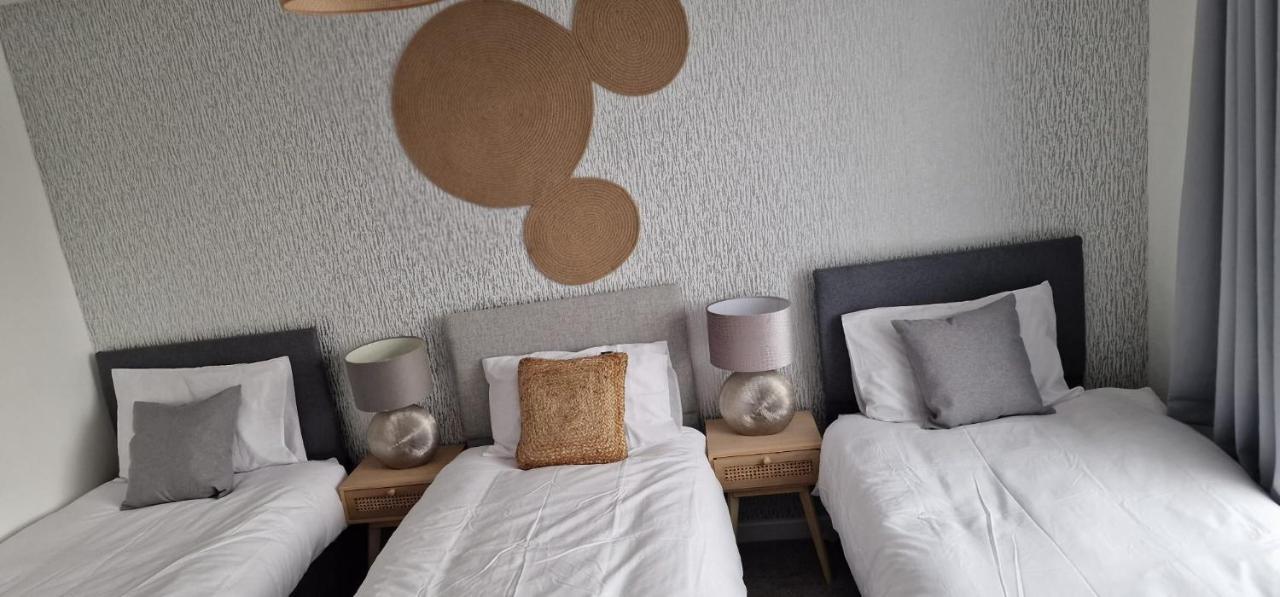 Shm Stays Leicester. Newly Renovated!! 15 Min Drive From City Centre, University. 9 Min Drive To Leicester City Stadium, 5 Min Drive To M1 & M69. 2 Min Walk To Bus Stop. Eksteriør bilde