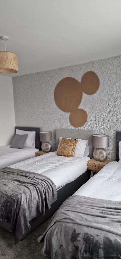 Shm Stays Leicester. Newly Renovated!! 15 Min Drive From City Centre, University. 9 Min Drive To Leicester City Stadium, 5 Min Drive To M1 & M69. 2 Min Walk To Bus Stop. Eksteriør bilde