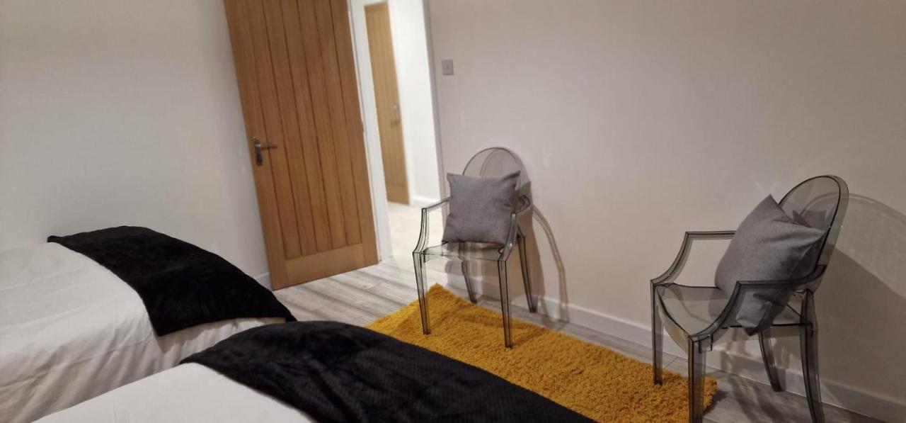 Shm Stays Leicester. Newly Renovated!! 15 Min Drive From City Centre, University. 9 Min Drive To Leicester City Stadium, 5 Min Drive To M1 & M69. 2 Min Walk To Bus Stop. Eksteriør bilde