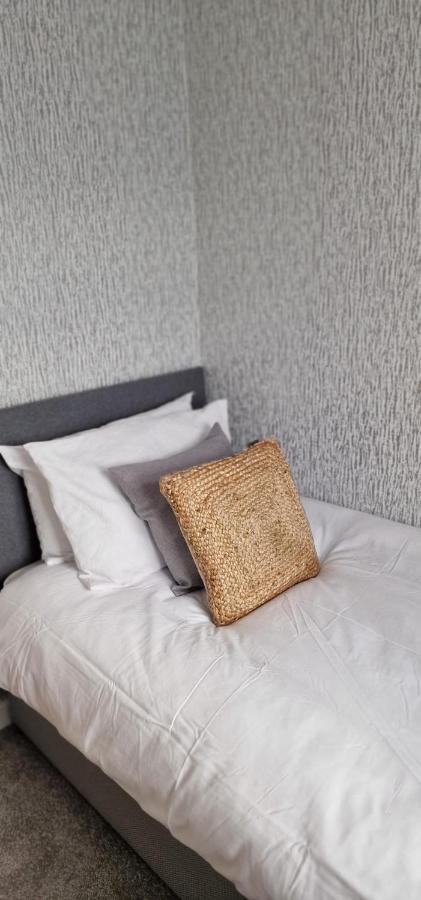 Shm Stays Leicester. Newly Renovated!! 15 Min Drive From City Centre, University. 9 Min Drive To Leicester City Stadium, 5 Min Drive To M1 & M69. 2 Min Walk To Bus Stop. Eksteriør bilde