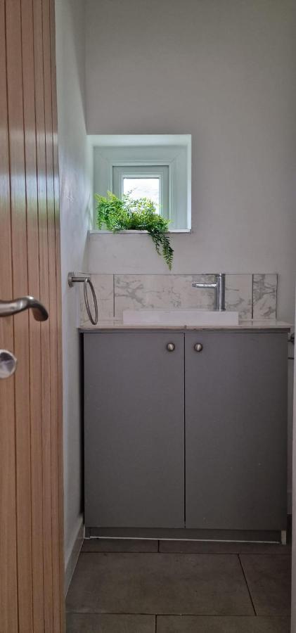 Shm Stays Leicester. Newly Renovated!! 15 Min Drive From City Centre, University. 9 Min Drive To Leicester City Stadium, 5 Min Drive To M1 & M69. 2 Min Walk To Bus Stop. Eksteriør bilde
