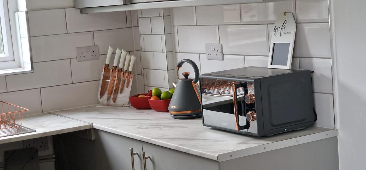 Shm Stays Leicester. Newly Renovated!! 15 Min Drive From City Centre, University. 9 Min Drive To Leicester City Stadium, 5 Min Drive To M1 & M69. 2 Min Walk To Bus Stop. Eksteriør bilde
