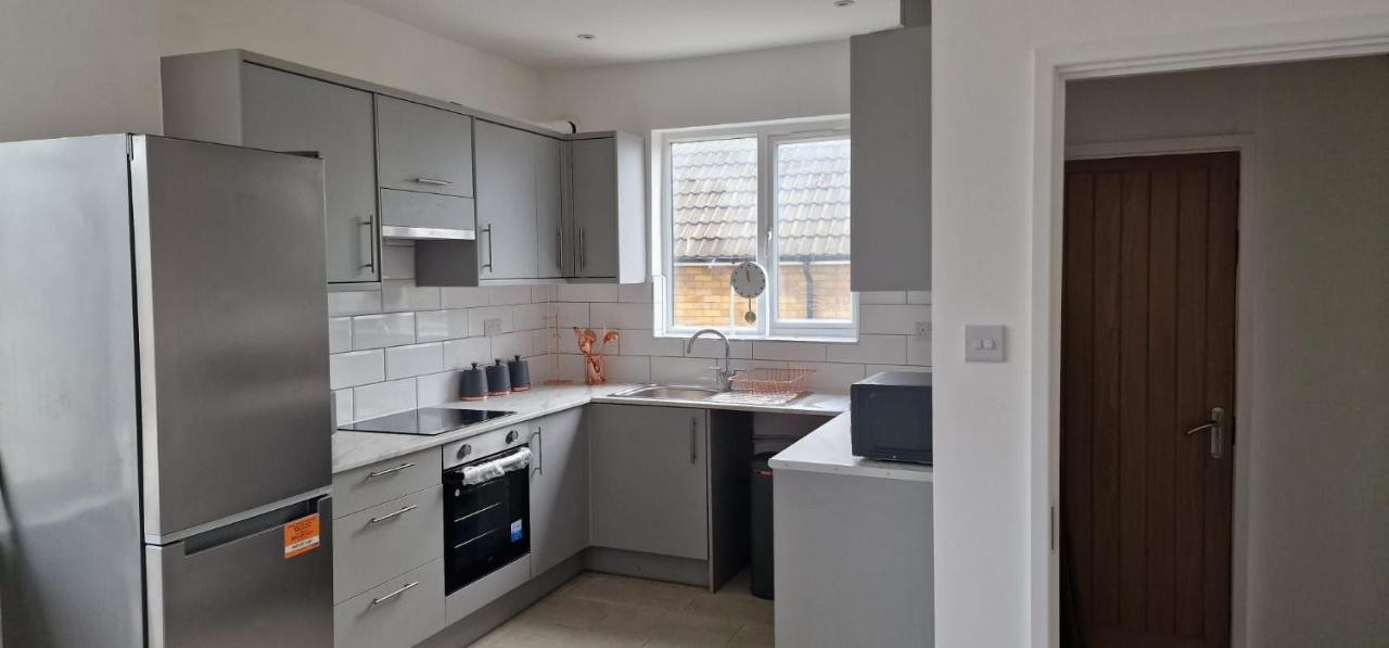 Shm Stays Leicester. Newly Renovated!! 15 Min Drive From City Centre, University. 9 Min Drive To Leicester City Stadium, 5 Min Drive To M1 & M69. 2 Min Walk To Bus Stop. Eksteriør bilde