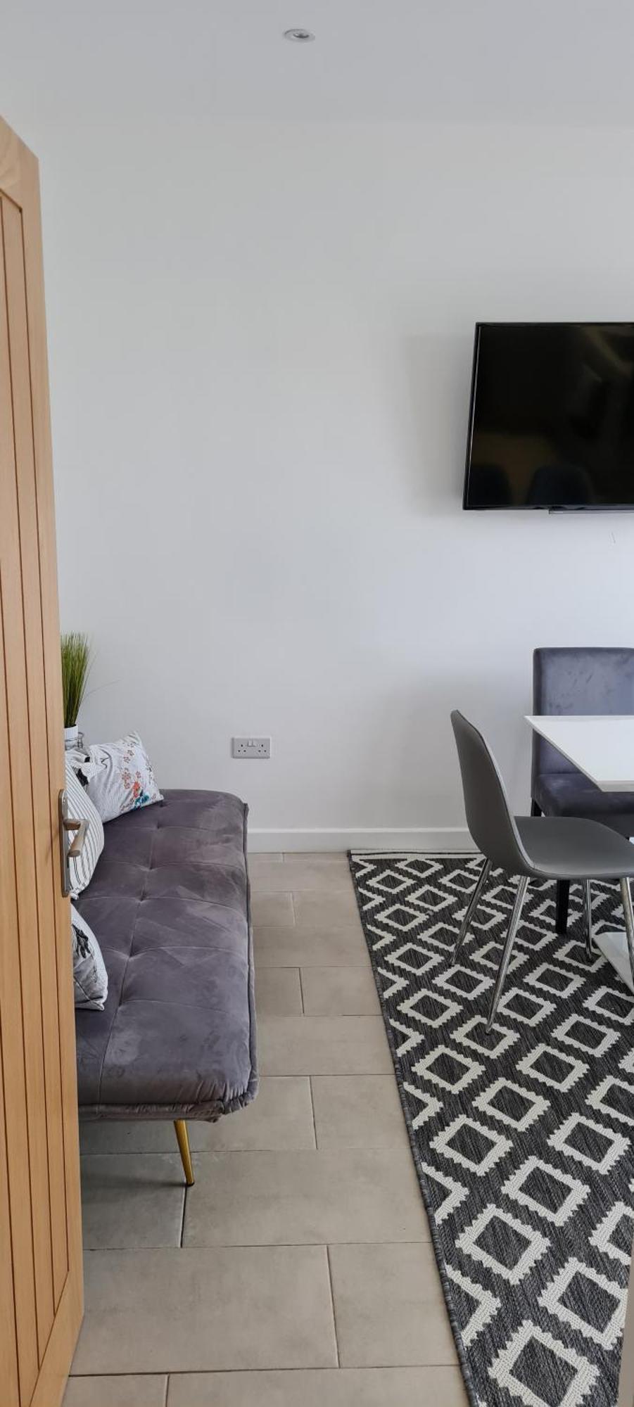 Shm Stays Leicester. Newly Renovated!! 15 Min Drive From City Centre, University. 9 Min Drive To Leicester City Stadium, 5 Min Drive To M1 & M69. 2 Min Walk To Bus Stop. Eksteriør bilde