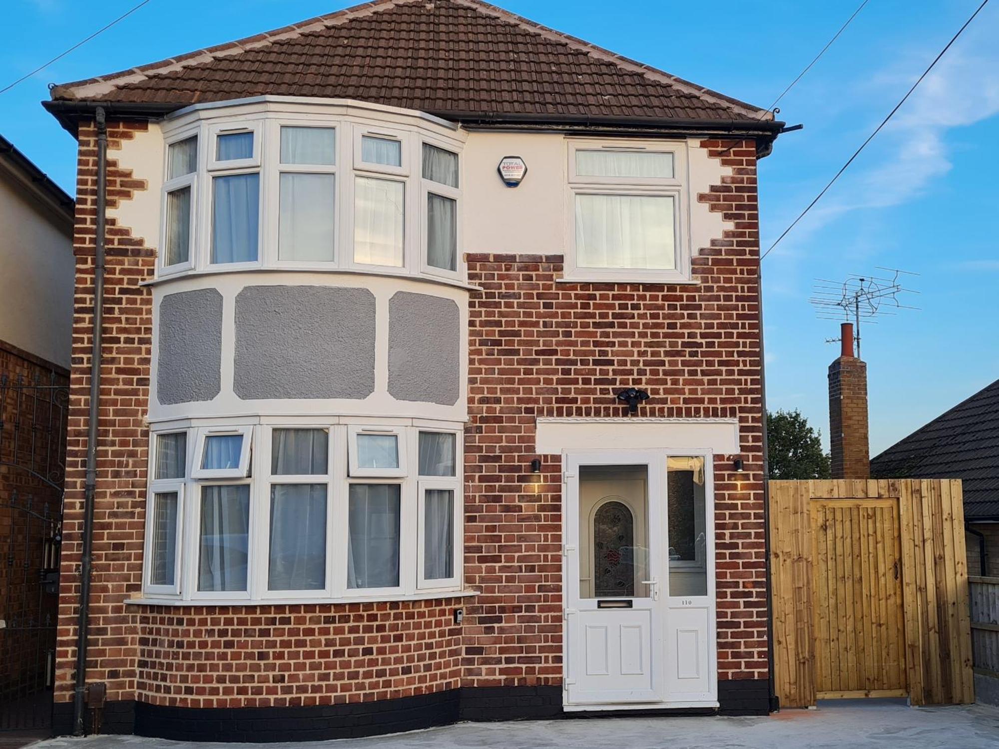 Shm Stays Leicester. Newly Renovated!! 15 Min Drive From City Centre, University. 9 Min Drive To Leicester City Stadium, 5 Min Drive To M1 & M69. 2 Min Walk To Bus Stop. Eksteriør bilde